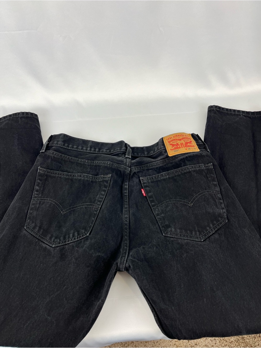 Levi’s 505 Men's regular-fit straight-leg jeans washed black denim 36”W - Picture 5 of 16